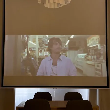 Classy Old Town Home, Wifi, Smart Projector, Ac